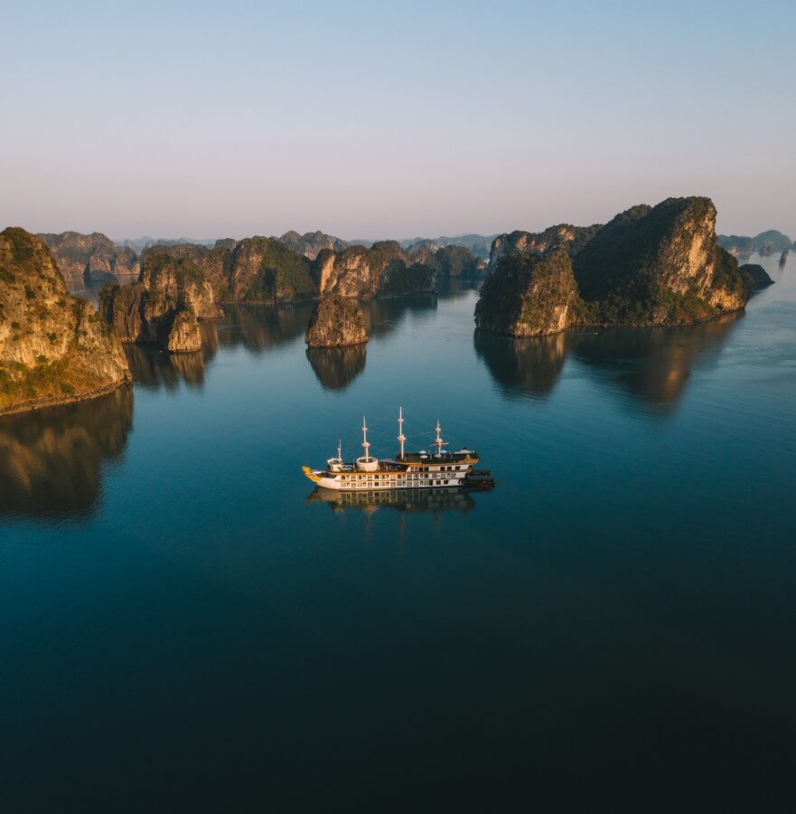 Bai Tu Long Bay